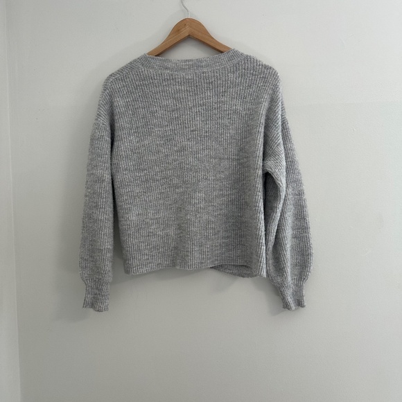 Reitmans | Women’s Medium Light Gray Long Sleeve Button Up Cardigan Cropped - Picture 5 of 5